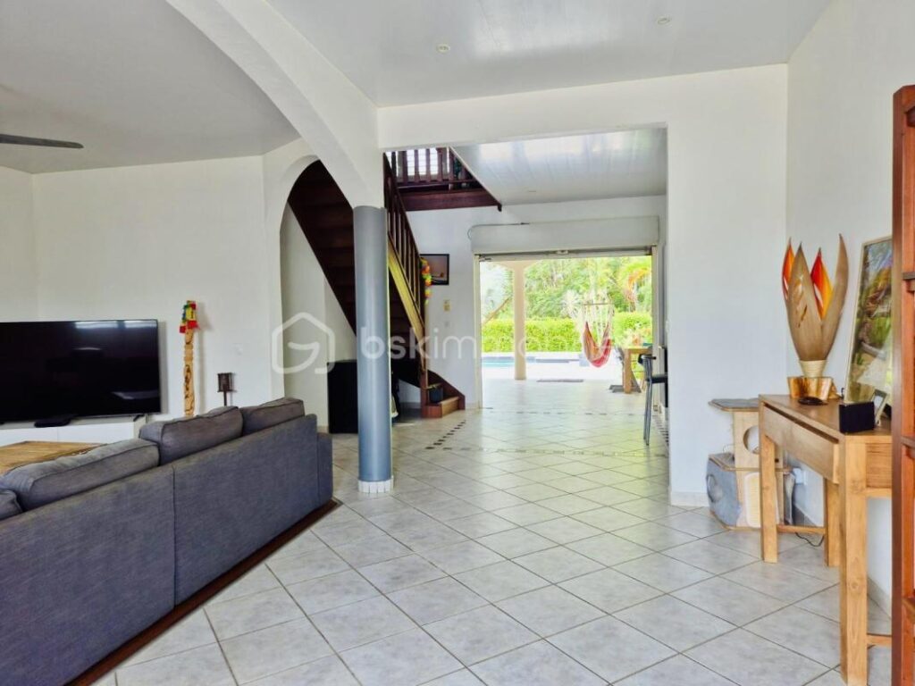 Superbe villa T4 de 200m2 à Matoury – 4 pièces – 3 chambres – 200 m²