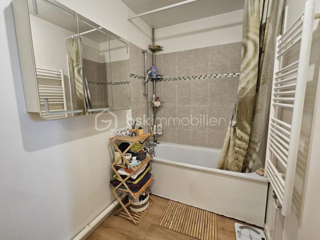 Dernier étage F2 44m² terrasse 14m² SUD parking DPE C – 2 pièces – 1 chambre – 44 m²