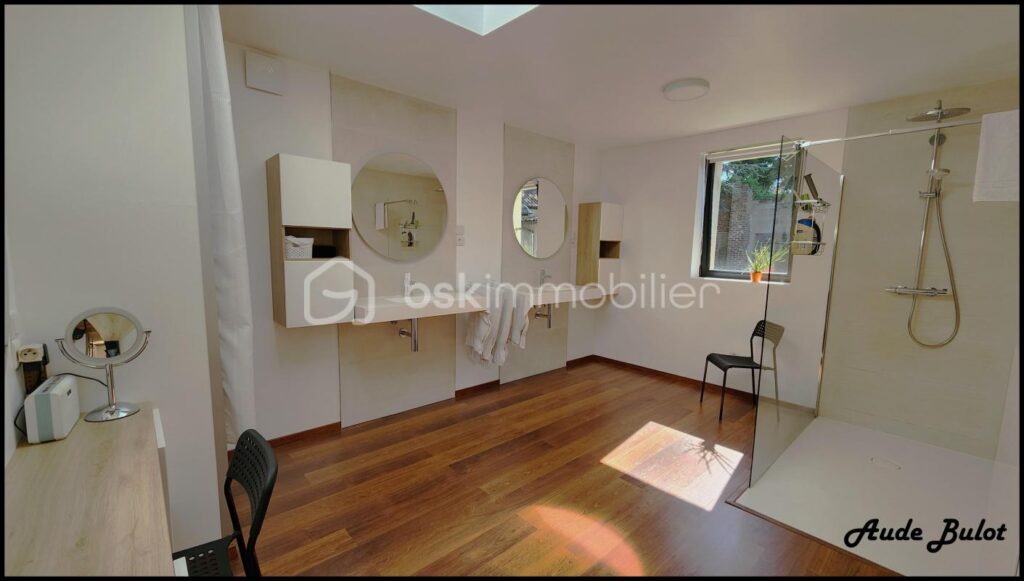 Ferme au carré de 285 m² – Un havre de paix aux portes de Lille – 7 pièces – 4 chambres – 285 m²