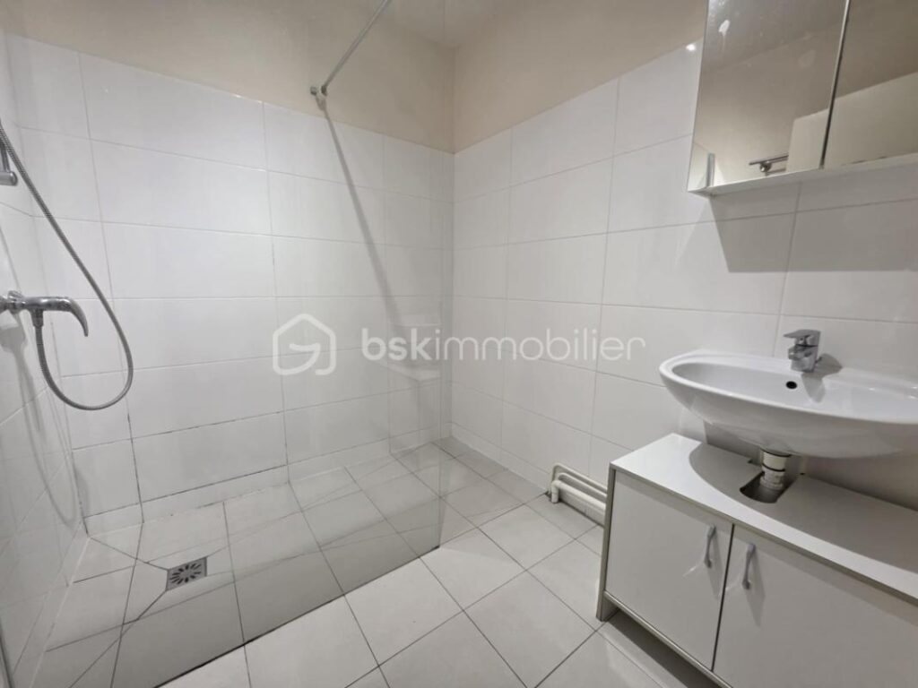 APPARTEMENT AVEC GARAGE ET CAVE – 2 pièces – 1 chambre – 55 m²