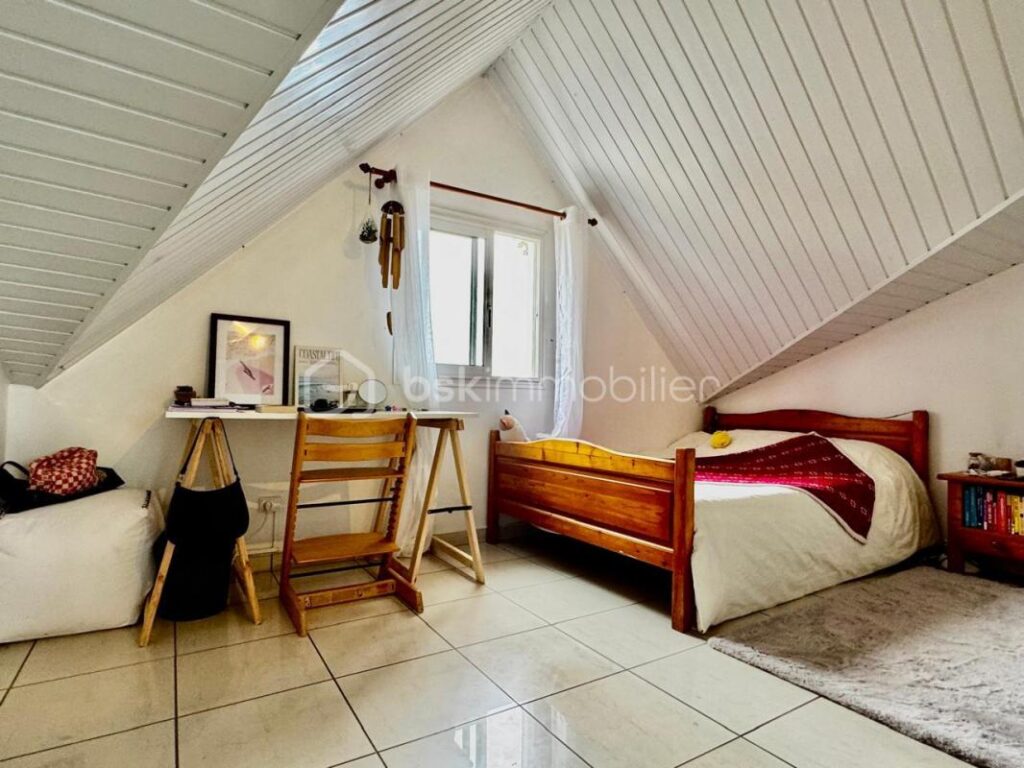 Maison spacieuse avec pergola et jacuzzi – 4 pièces – 3 chambres – 115 m²