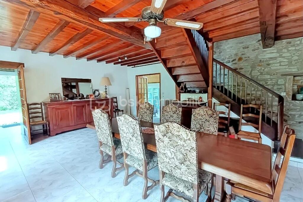 Maison isolée au calme mais proche des commerces entre Pau et Oloron – 4 pièces – 2 chambres – 155 m²