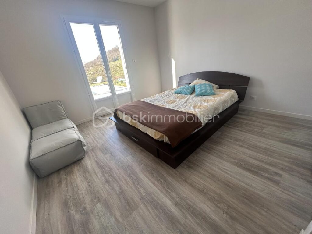 SUPERBE MAISON PLAIN PIED CONTEMPORAINE – 4 CHAMBRES – DOUBLE GARAGE – PISCINE – 5 pièces – 4 chambres – 138 m²