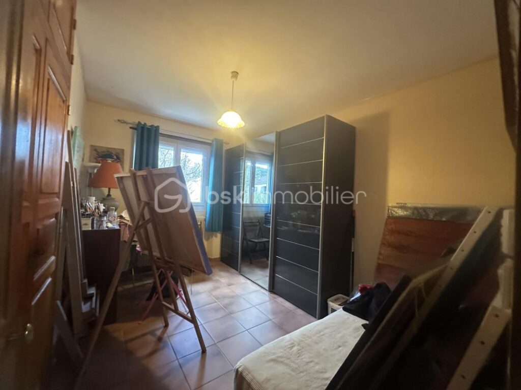 Découvrez la quiétude d’une villa spacieuse à Bagard à proximité de toutes commodités – 5 pièces – 3 chambres – 131 m²