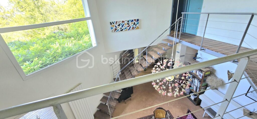 Villa d’Architecte, de 2003, 1 ECRIN DE SERENITE :178 m² – 5 Chambres – Piscine et terrain de 1425 M² ! – 7 pièces – 5 chambres – 178 m²