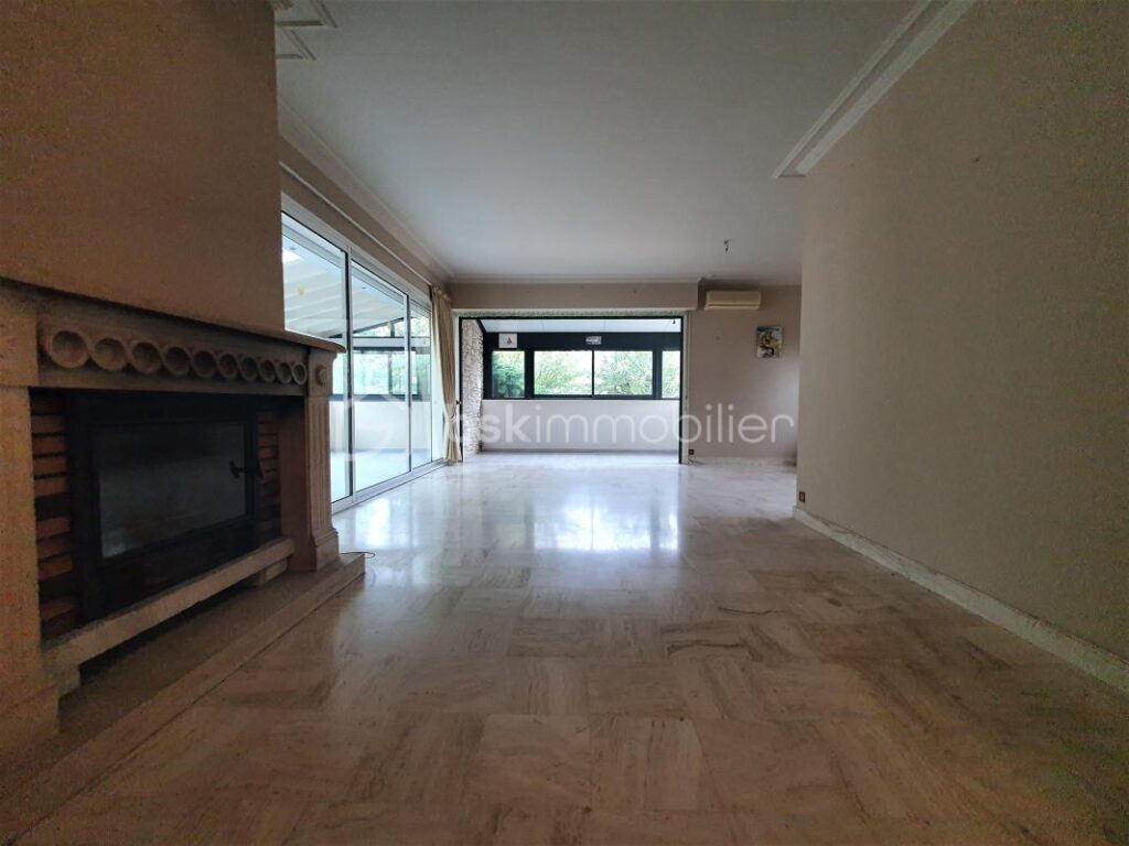 Maison d’architecte à Eymet proche des commodités – 5 pièces – 4 chambres – 168 m²