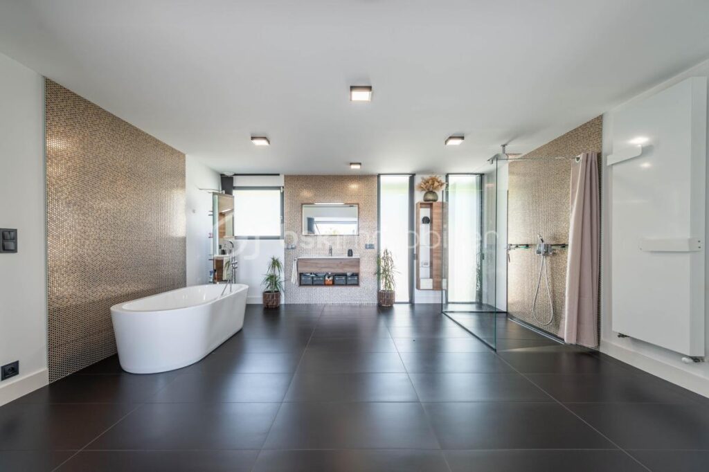 Propriété de 300 m² – Vue Lac & Montagnes – 7 pièces – 5 chambres – 300 m²