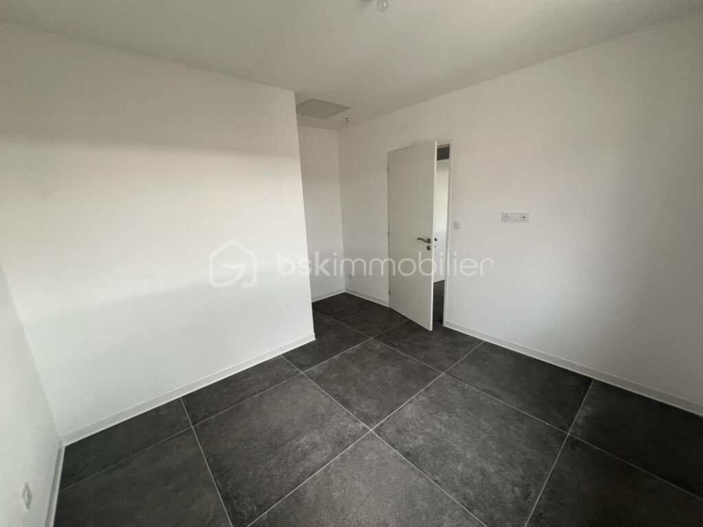 Villa contemporaine neuve 150m2 avec piscine – 6 pièces – 5 chambres – 150 m²