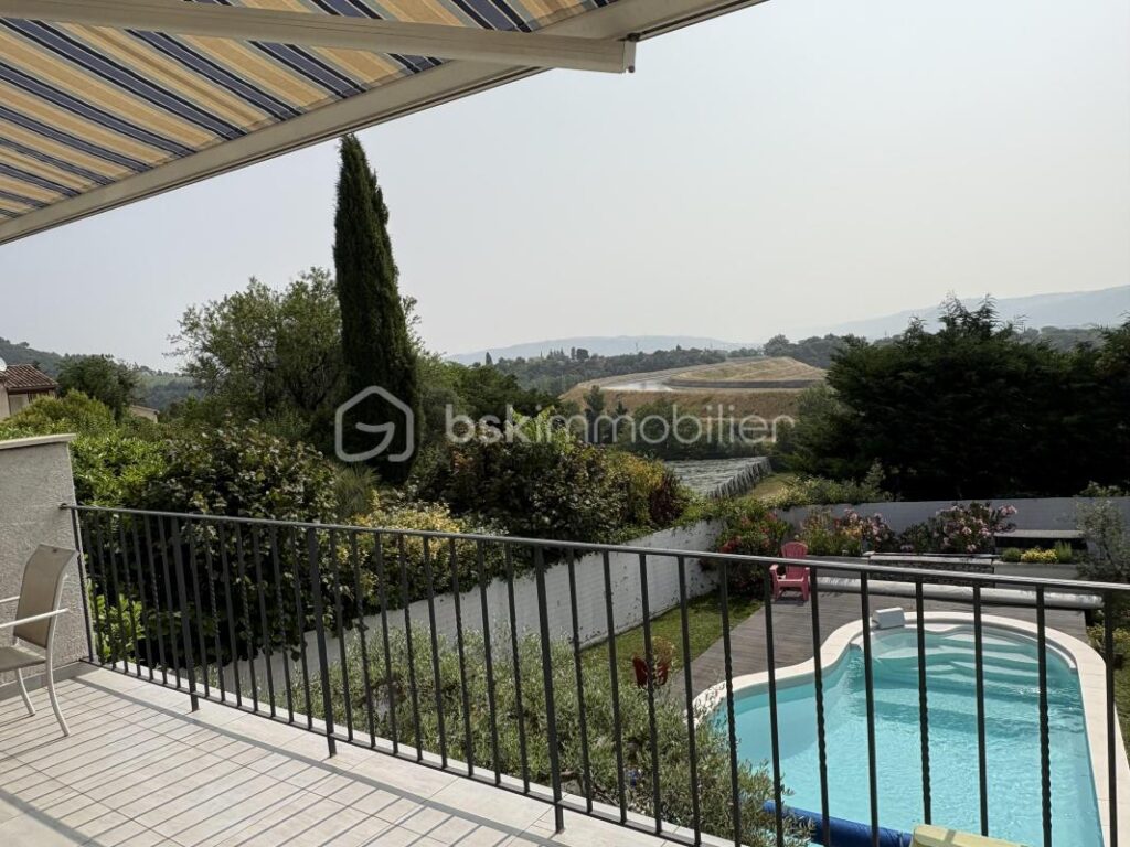 Maison quartier résidentiel 4 chambres, piscine – 5 pièces – 4 chambres – 110 m²