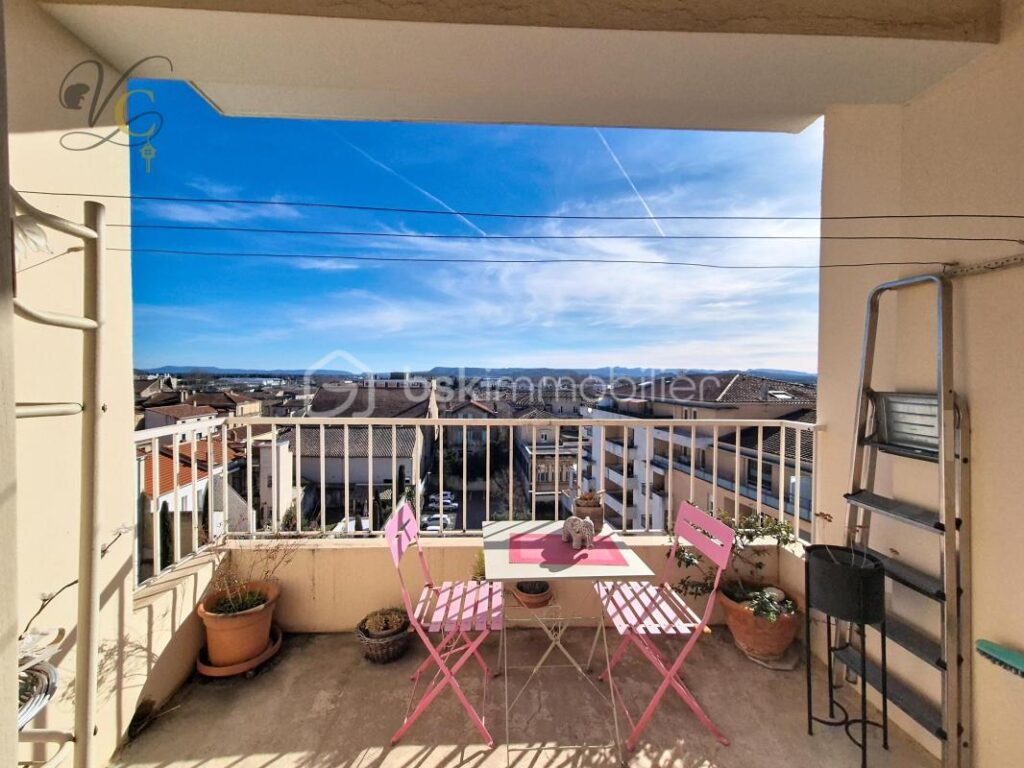 Appartement lumineux au dernier étage avec terrasse et parking sécurisé – 3 pièces – 2 chambres – 68 m²