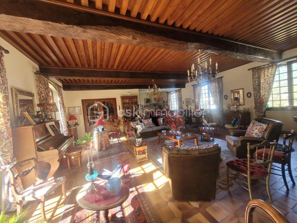 Criel de Voiron Propriété d’Exception Terrain 3766 m² 1 140 000 € – 7 pièces – 6 chambres – 360 m²