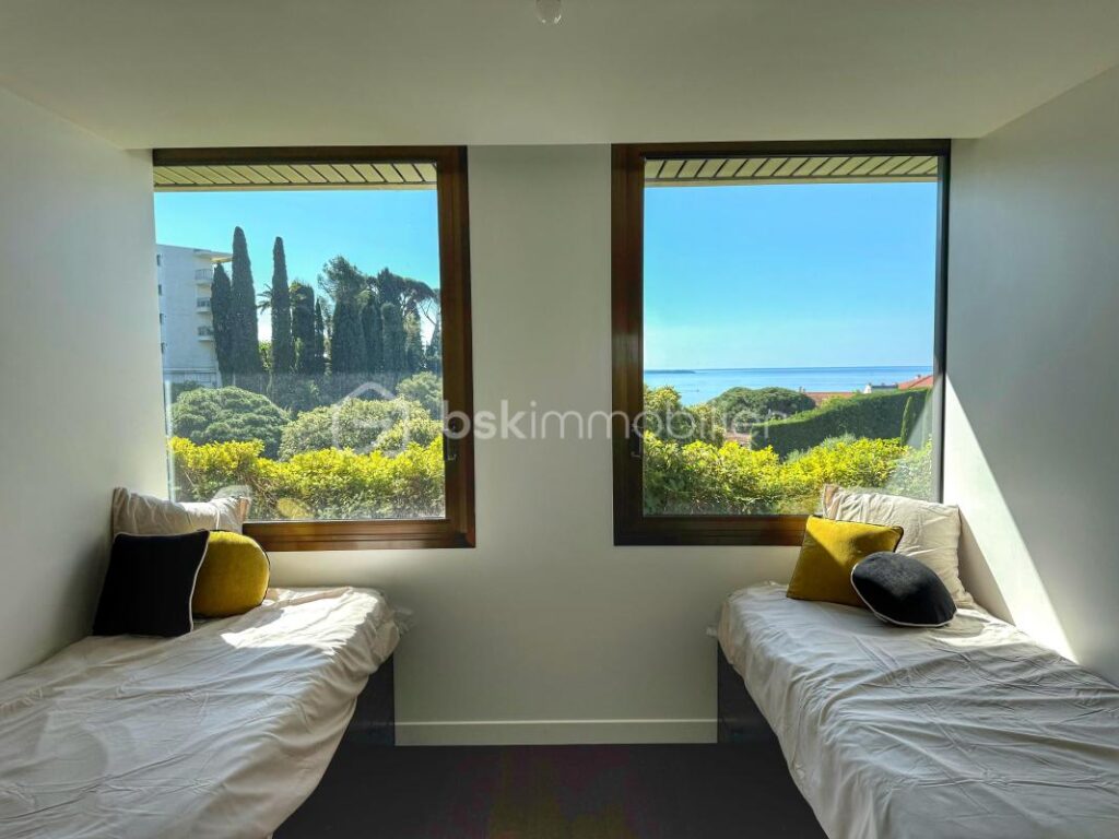 SOUS OFFRE- CO- EXCLUSIVITE – CANNES – CROIX DES GARDES – 132 M² – 4 PIECES – VUE MER – CALME – PISCINE – PARKING – 4 pièces – 3 chambres – 132 m²