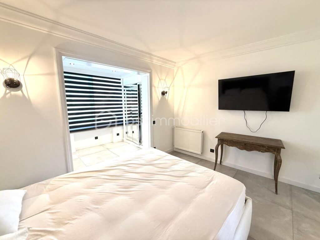 CANNES CROISETTE – VUE MER PANORAMIQUE – APPARTEMENT 107M² – 3 CHAMBRES – PARKING – CARRE D’OR – 4 pièces – 3 chambres – 107 m²