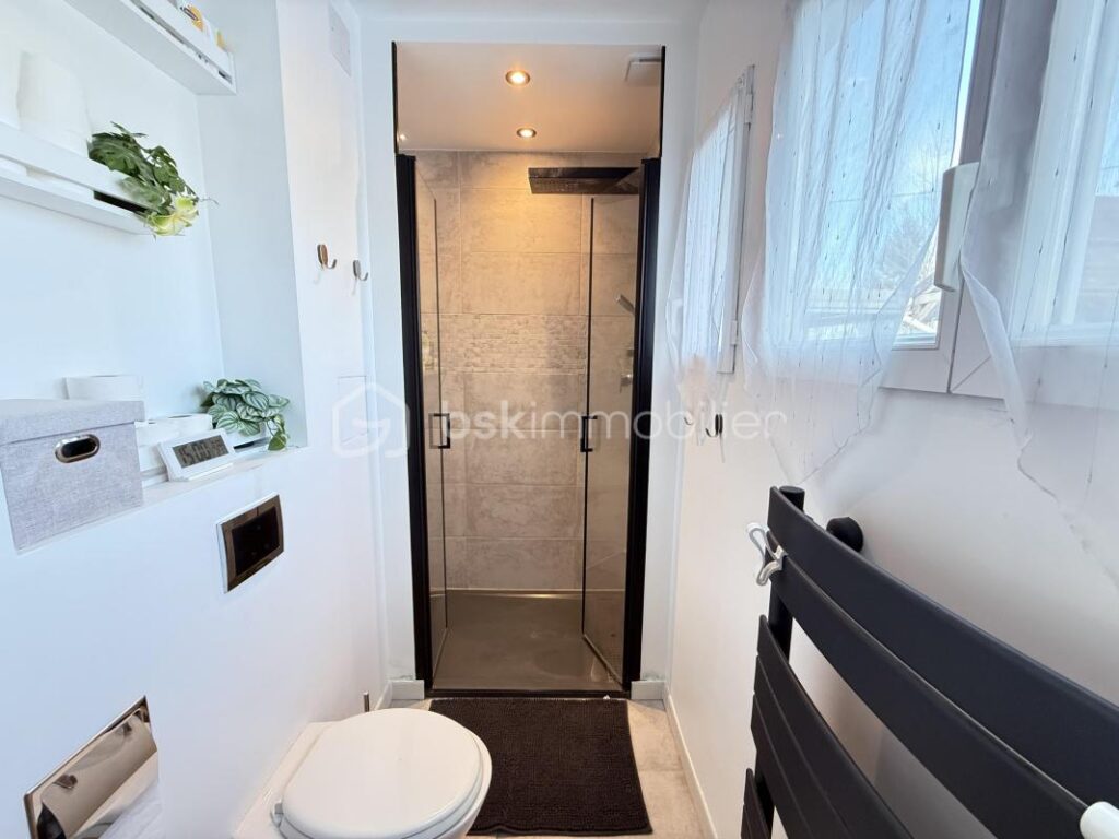 Maison familiale avec piscine et entièrement connectée !! – 5 pièces – 4 chambres – 150 m²