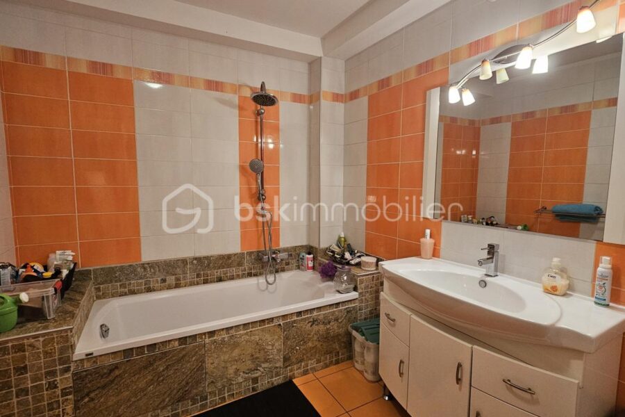 Maison à vendre à La batie neuve