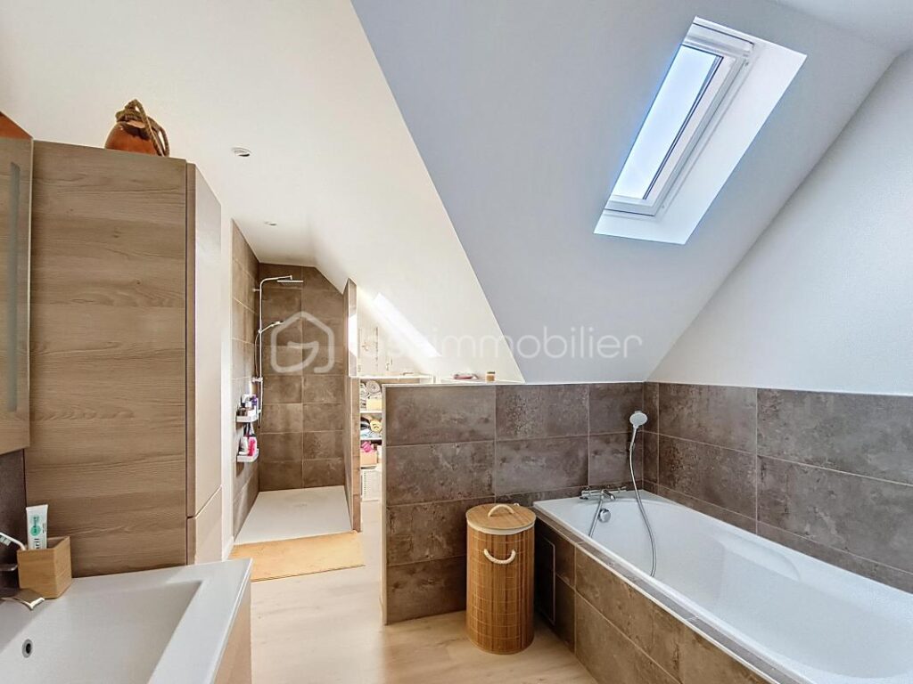 BELLE MAISON AVEC PISCINE PROCHE DE DIJON – 4 pièces – 3 chambres – 110 m²