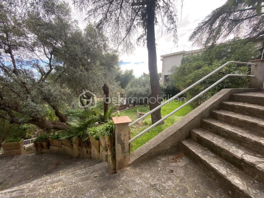 *** MAISON DE CARACTERE / VUE MER / QUARTIER FARON TOULON *** – 7 pièces – 5 chambres – 245 m²