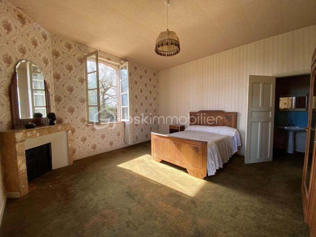 MAISON MOULIN – 8 pièces – 5 chambres – 240 m²