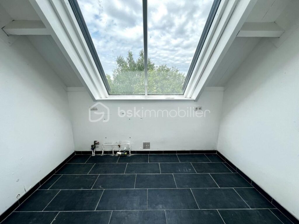 Découvrez l’élégance et la sérénité en plein cœur de Coulommiers pour habitation ou professionnels de santé !!! – 6 pièces – 4 chambres – 203 m²