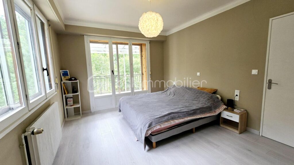 Maison 180 m² possibilité jusqu’à 6 chambres, panneaux photovoltaïques – 8 pièces – 5 chambres – 180 m²