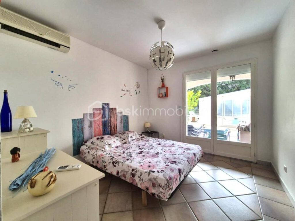 Propriété rare :Villa avec piscine et 3 dépendances locatives – Un placement idéal – 9 pièces – 7 chambres – 190 m²