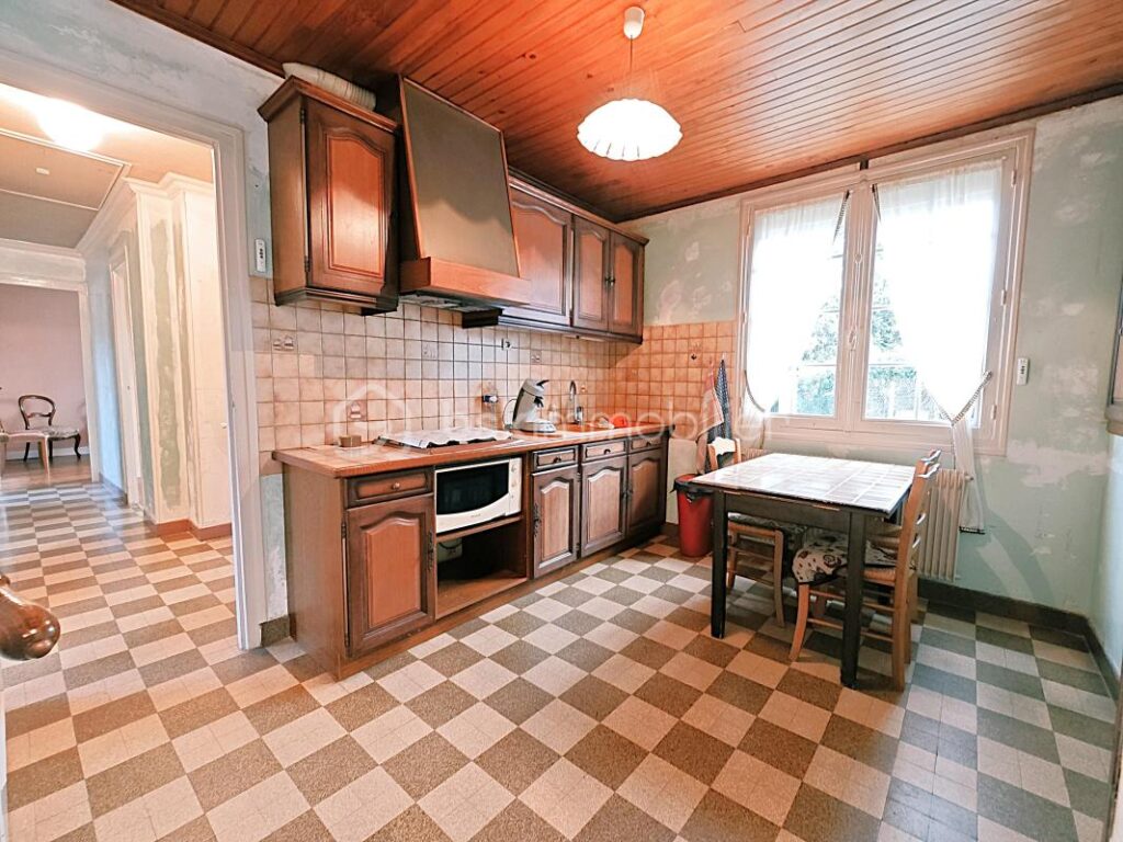 Maison de plain-pied de 80 m² sur sous-sol total sur terrain entièrement constructible et divisible de 1457 m² – 4 pièces – 2 chambres – 80 m²