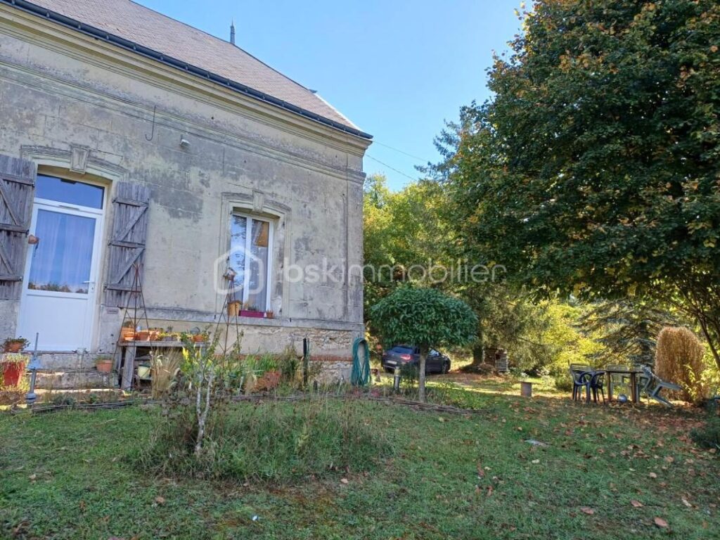 Vue imprenable sur la vallée de la Roche à St Paterne Racan pour cette maison de 3 chambres (possibilité 4) – 5 pièces – 3 chambres – 131 m²