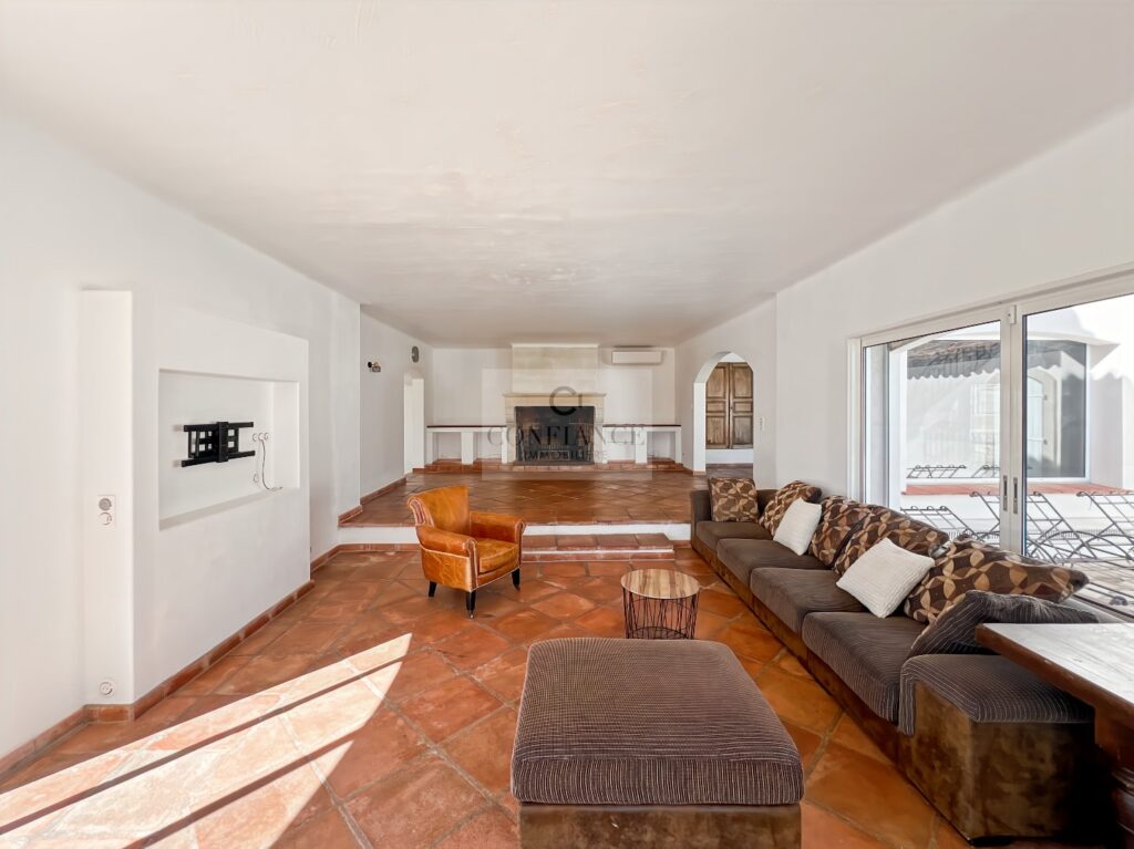 Maison – 6 pièces – 5 chambres – 180 m²