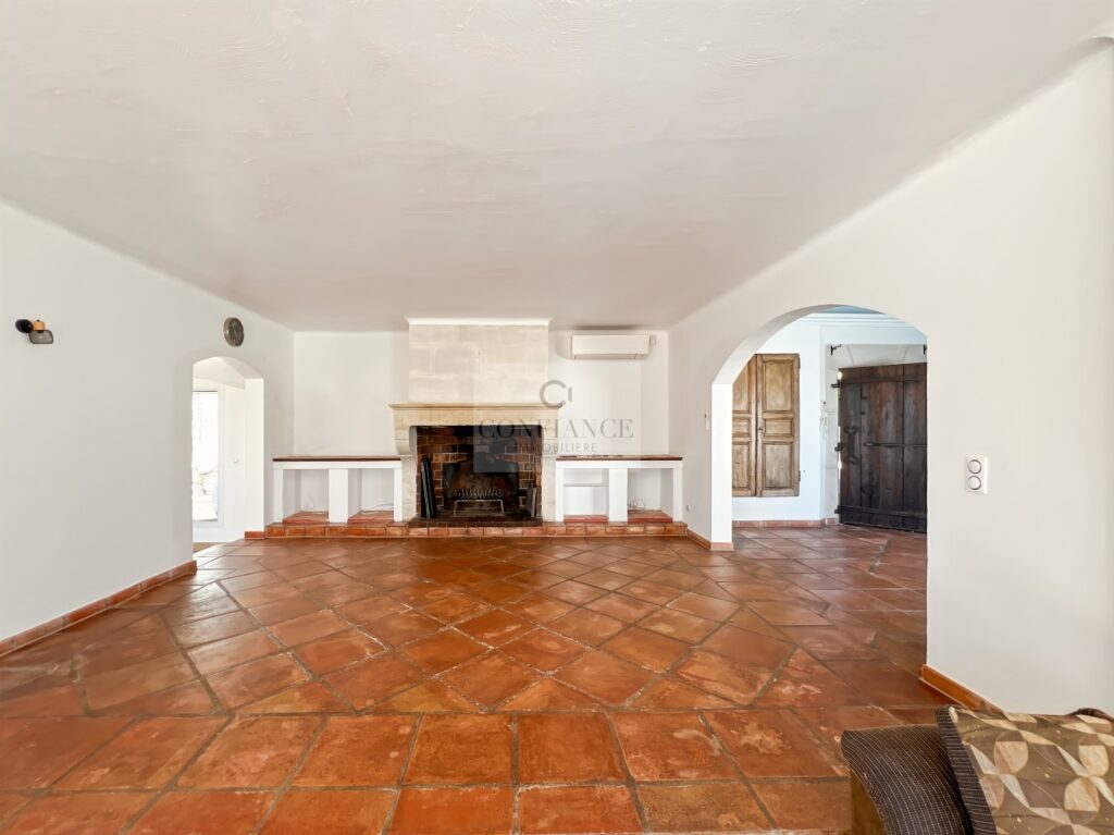 Maison – 6 pièces – 5 chambres – 180 m²