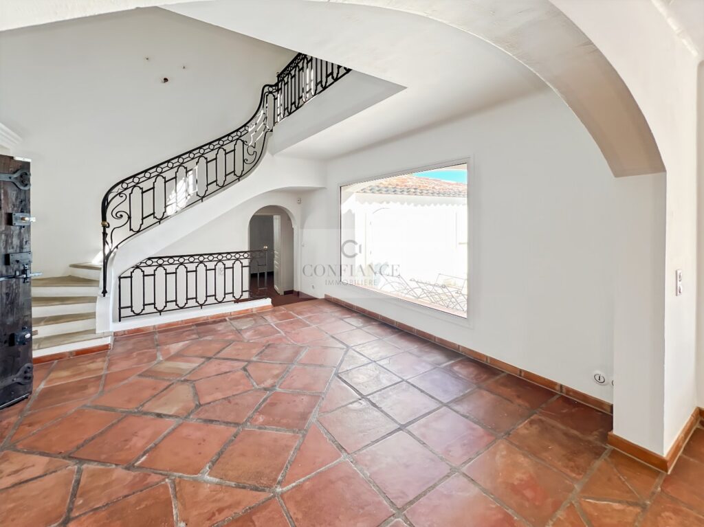 Maison – 6 pièces – 5 chambres – 180 m²