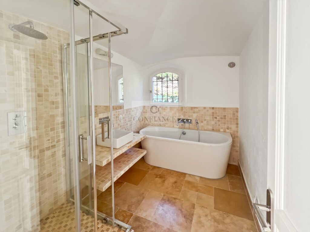 Maison – 6 pièces – 5 chambres – 180 m²