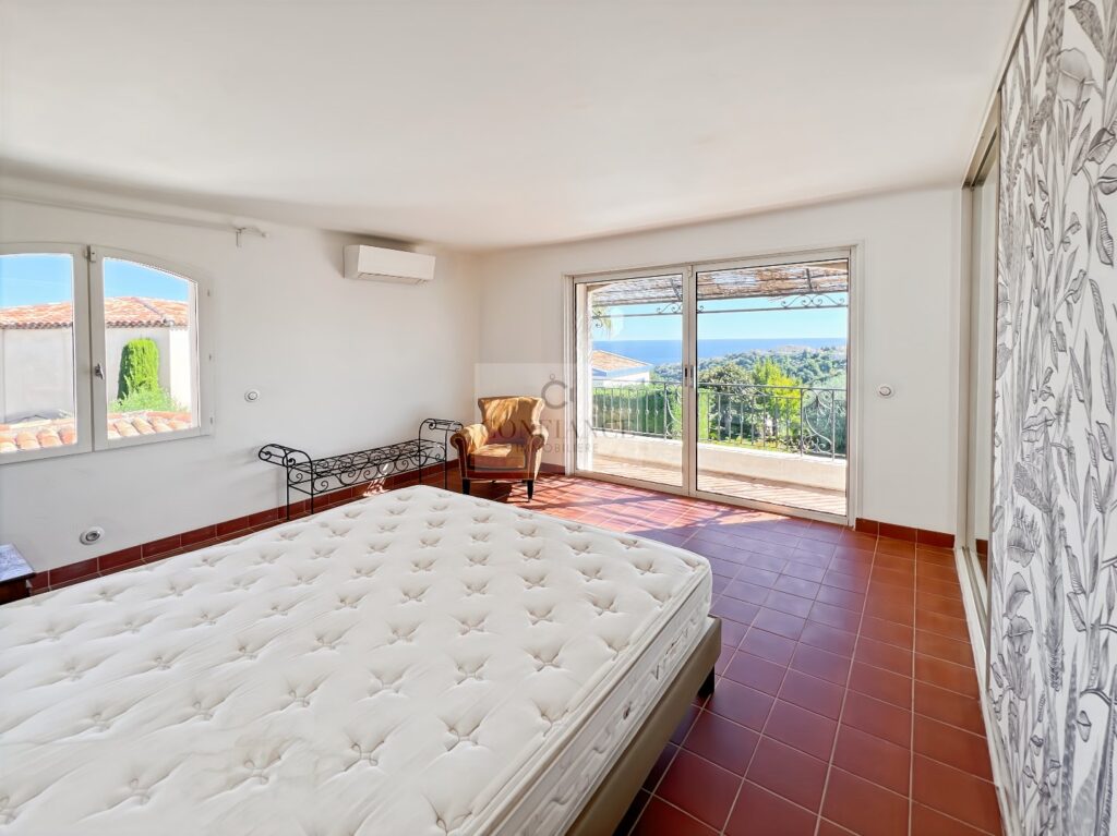 Maison – 6 pièces – 5 chambres – 180 m²