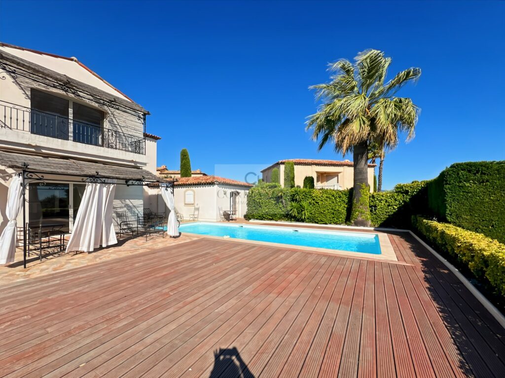 Maison – 6 pièces – 5 chambres – 180 m²