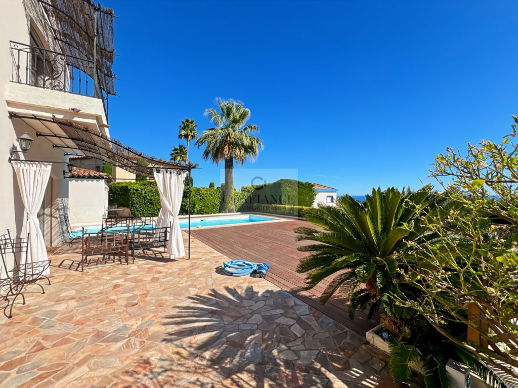 Maison – 6 pièces – 5 chambres – 180 m²