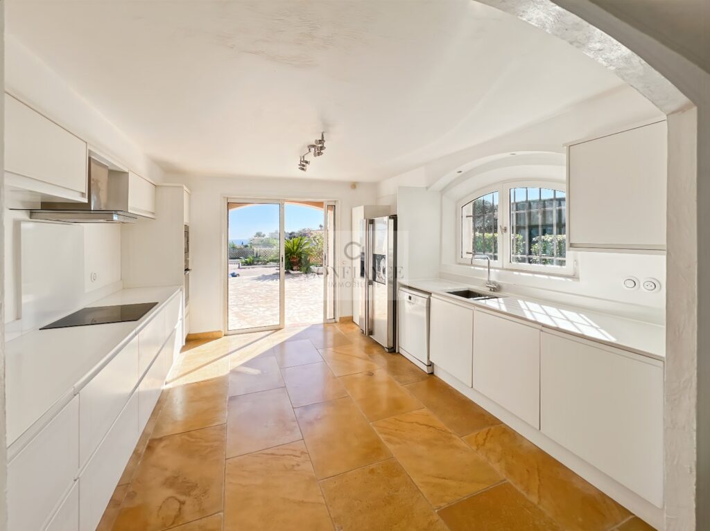 Maison – 6 pièces – 5 chambres – 180 m²