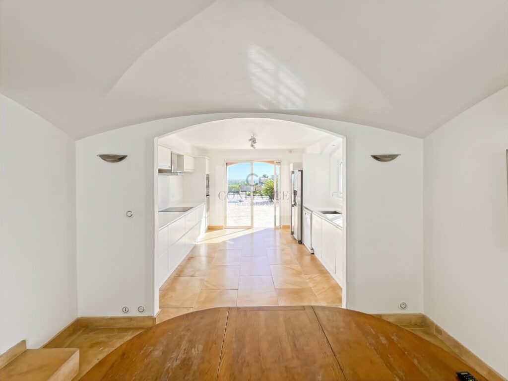 Maison – 6 pièces – 5 chambres – 180 m²