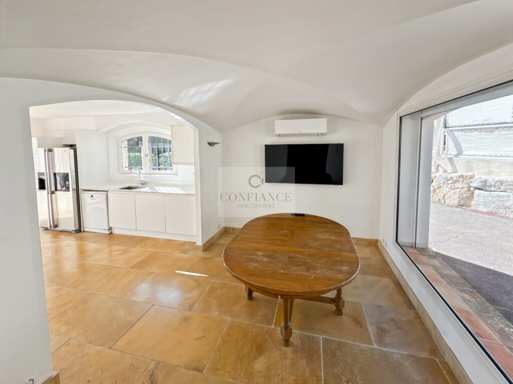 Maison – 6 pièces – 5 chambres – 180 m²