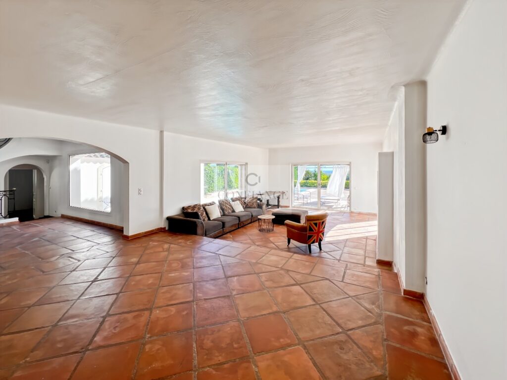 Maison – 6 pièces – 5 chambres – 180 m²