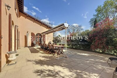 Belle maison familiale avec parc arboré et piscine – 10 pièces – 6 chambres – 290 m²