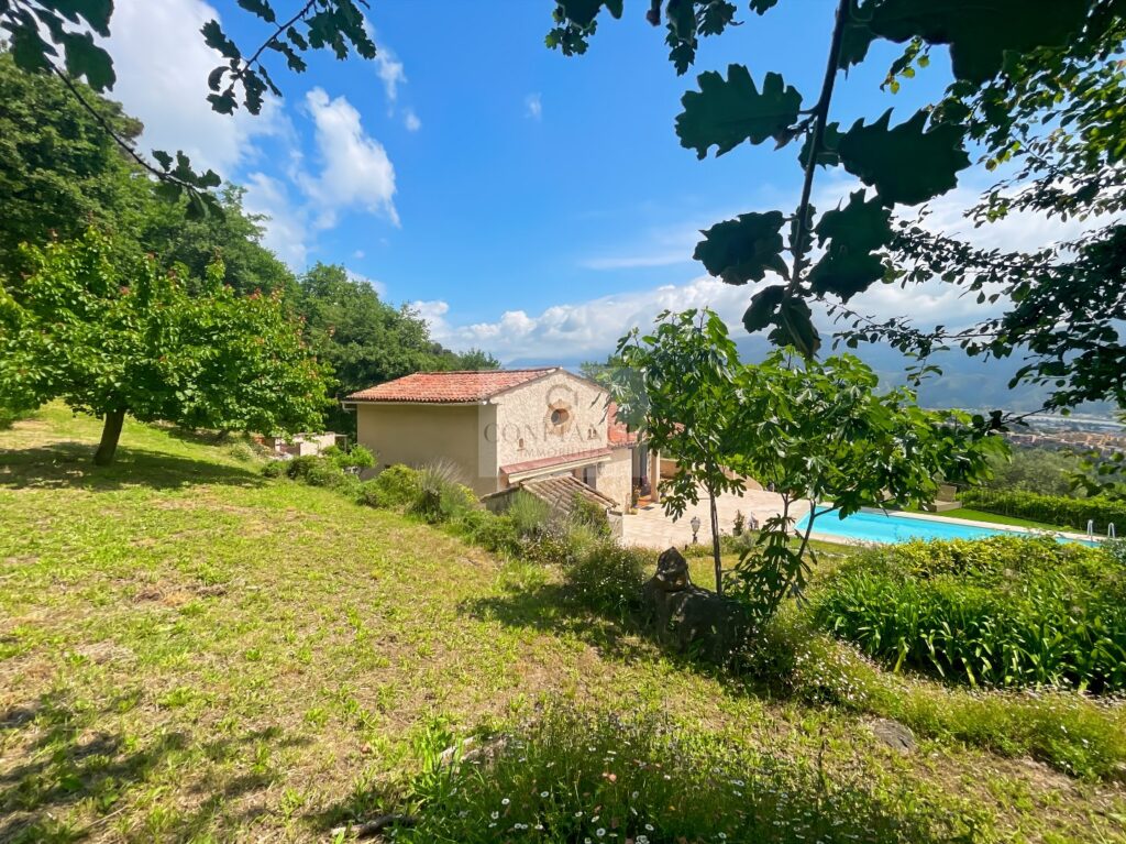 Maison – 5 pièces – 3 chambres – 148 m²