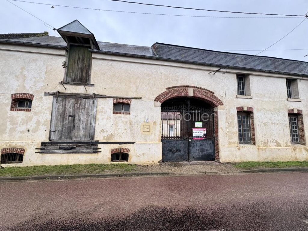 Grande maison familiale à la campagne – 6 chambres – Piscine couverte – Terrain avec dépendances – 10 pièces – 6 chambres – 205 m²