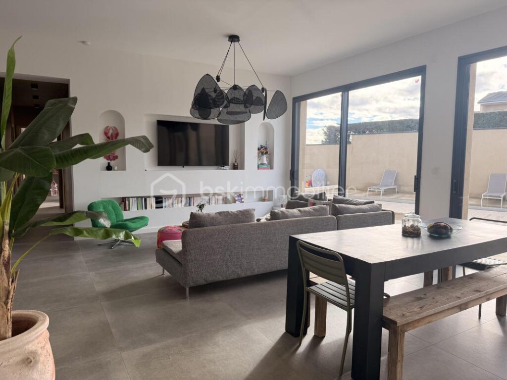 SAINT DONAT SUR L’HERBASSE – Maison individuelle 145 m² – 5 pièces – 4 chambres – 145 m²