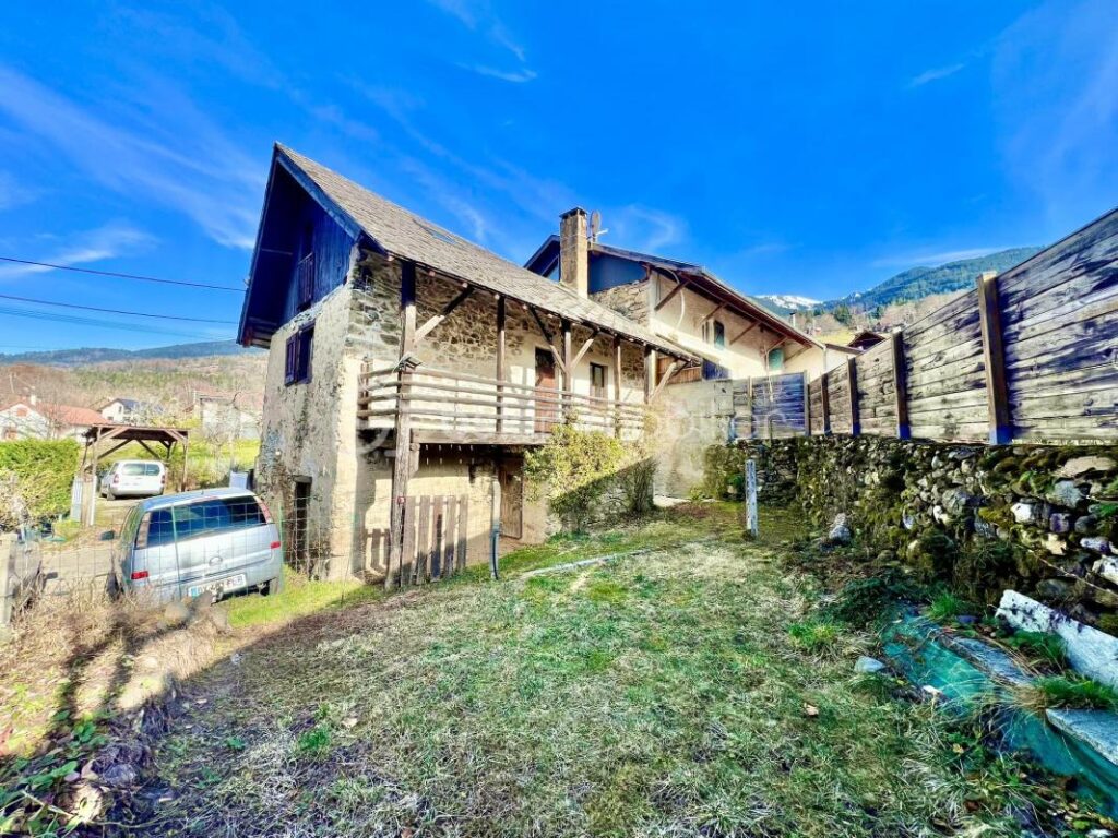 Charmante maison en pierres avec jardin – THEYS – 4 pièces – 2 chambres – 50 m²