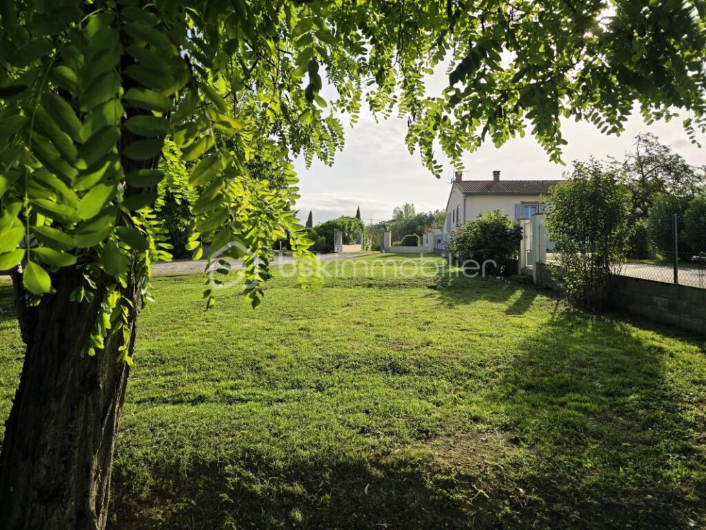 Terrain à vendre – Exposition SUD – Calme et proche commodités ! – NR pièces – NR chambres – 600 m²