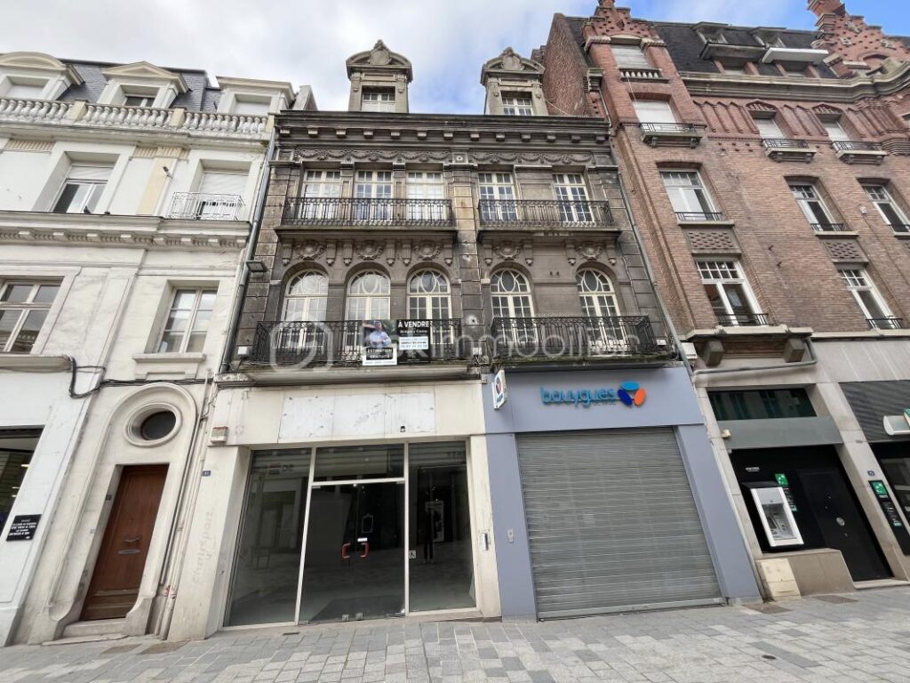 Douai hypercentre, immeuble mixte de 646 m2 (4 niveaux + caves) comprenant un local commercial, des bureaux et une surface habitable – 21 pièces – NR chambres – 646 m²
