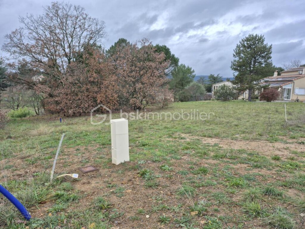 Terrain constructible – NR pièces – NR chambres – 1348 m²