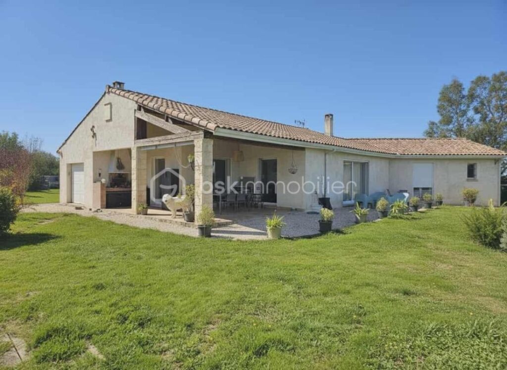 Maison de plain pied de 140m2, 5 pièces, 3 chambres avec gite de 65m2 – 7 pièces – 4 chambres – 205 m²