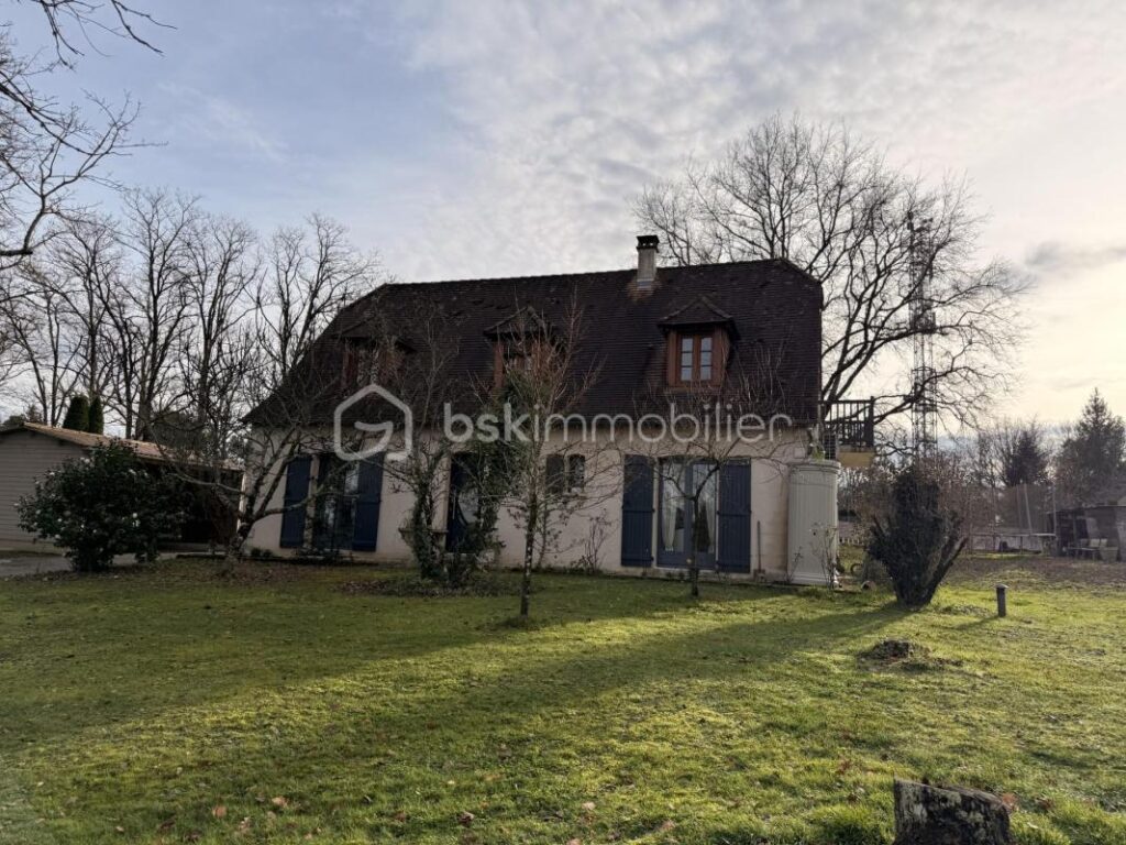 Périgourdine avec piscine – 5 pièces – 4 chambres – 140 m²