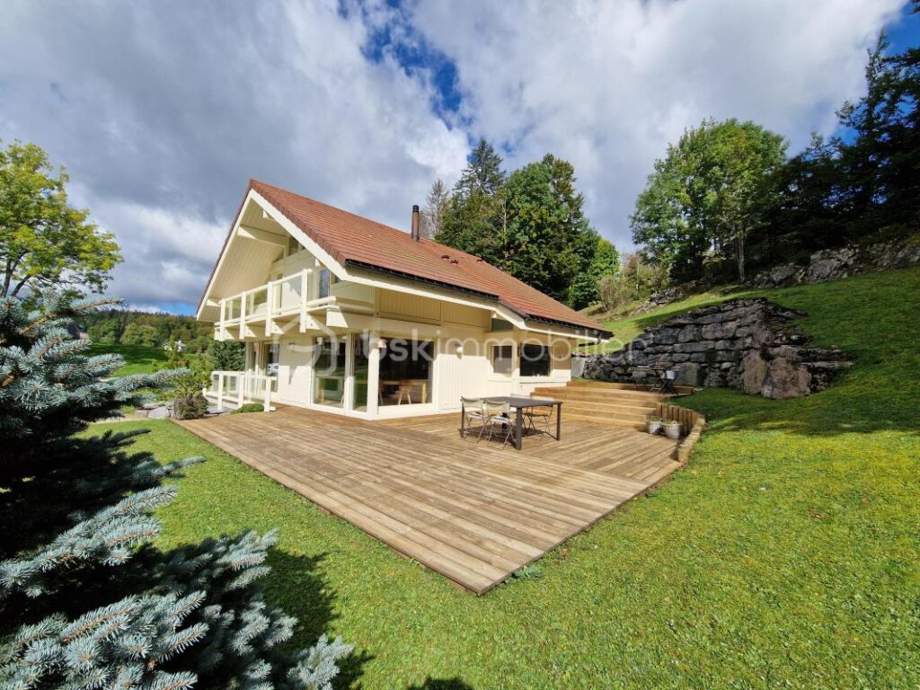 MAGNIFIQUE MAISON BOIS CONTEMPORAINE – 7 pièces – 5 chambres – 151 m²