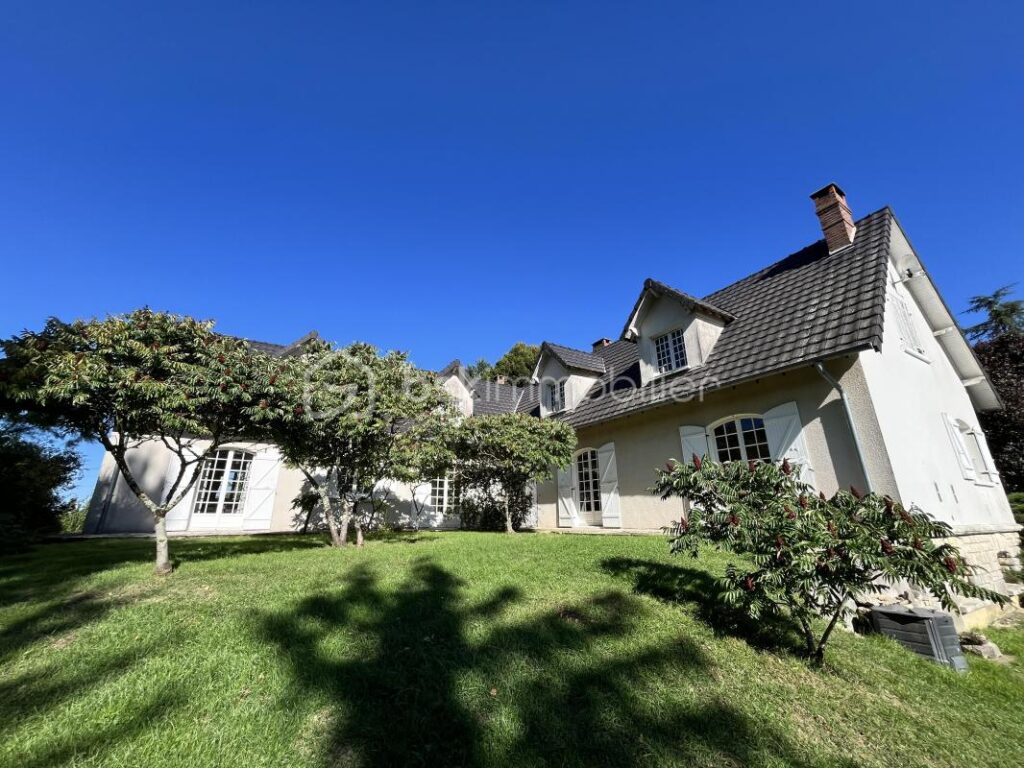 Magnifique maison de caractère sur son splendide parc arboré – 9 pièces – 6 chambres – 258 m²